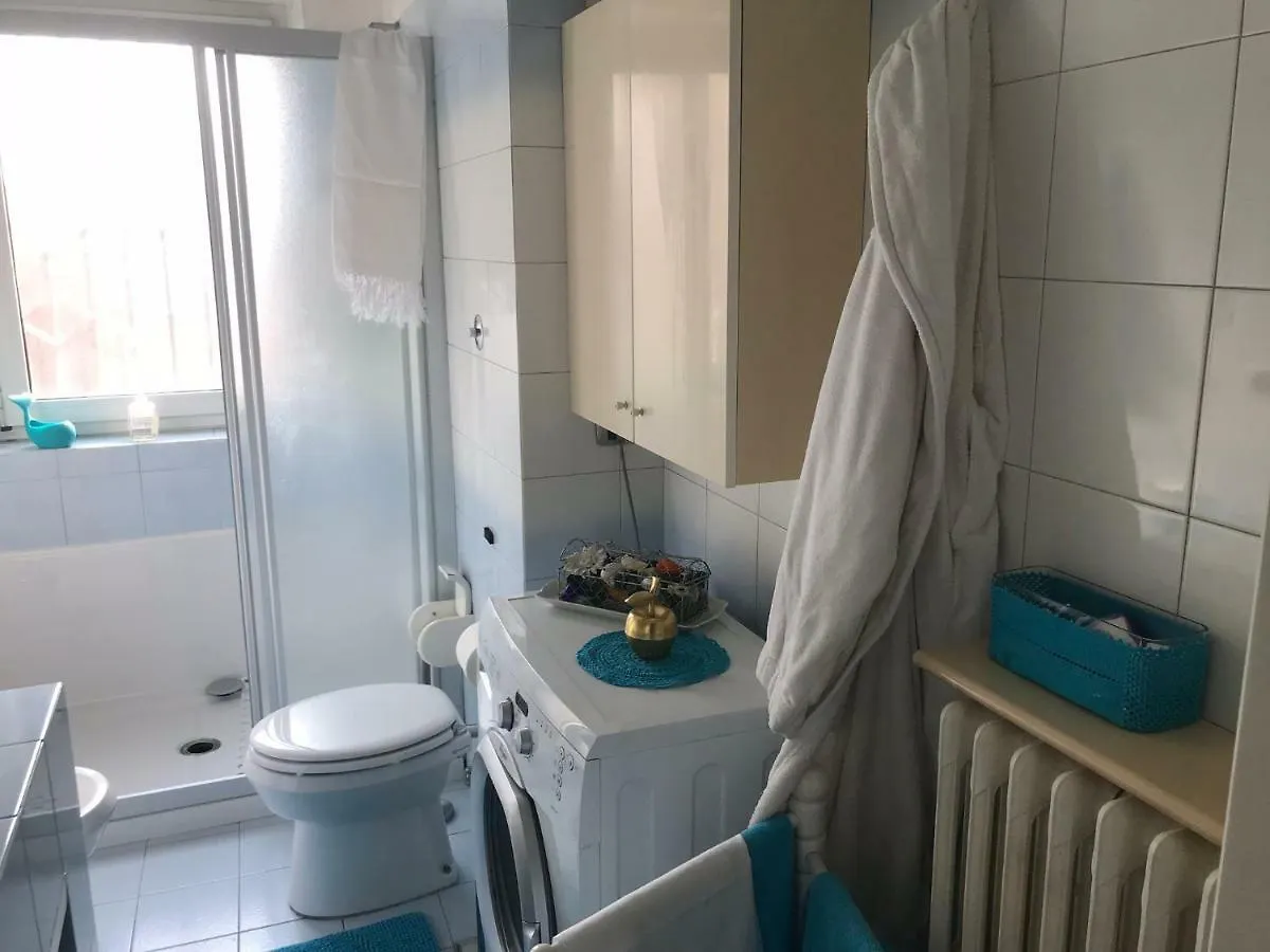 Leoni Charminghouse Apartment Milan 0*,