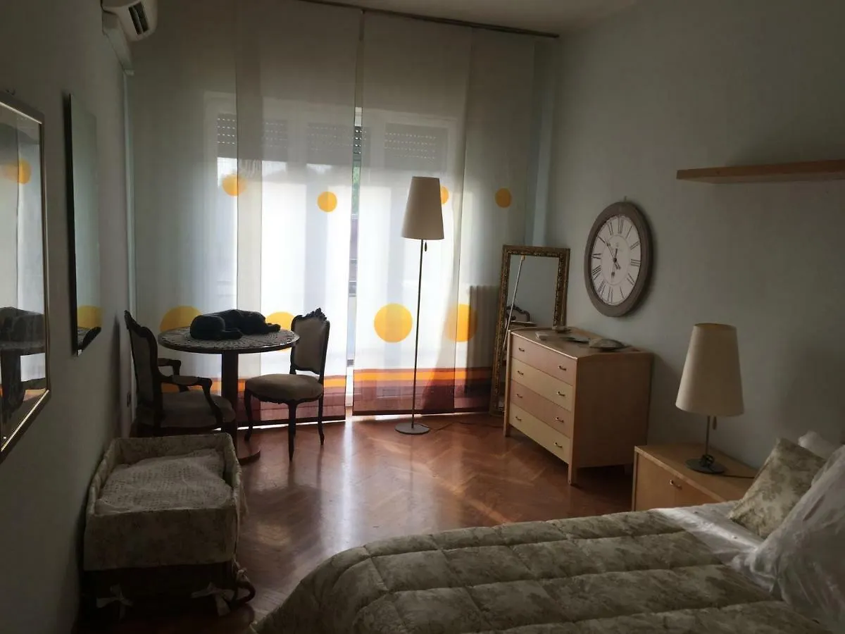 Leoni Charminghouse Apartment Milan 0*,  Italy